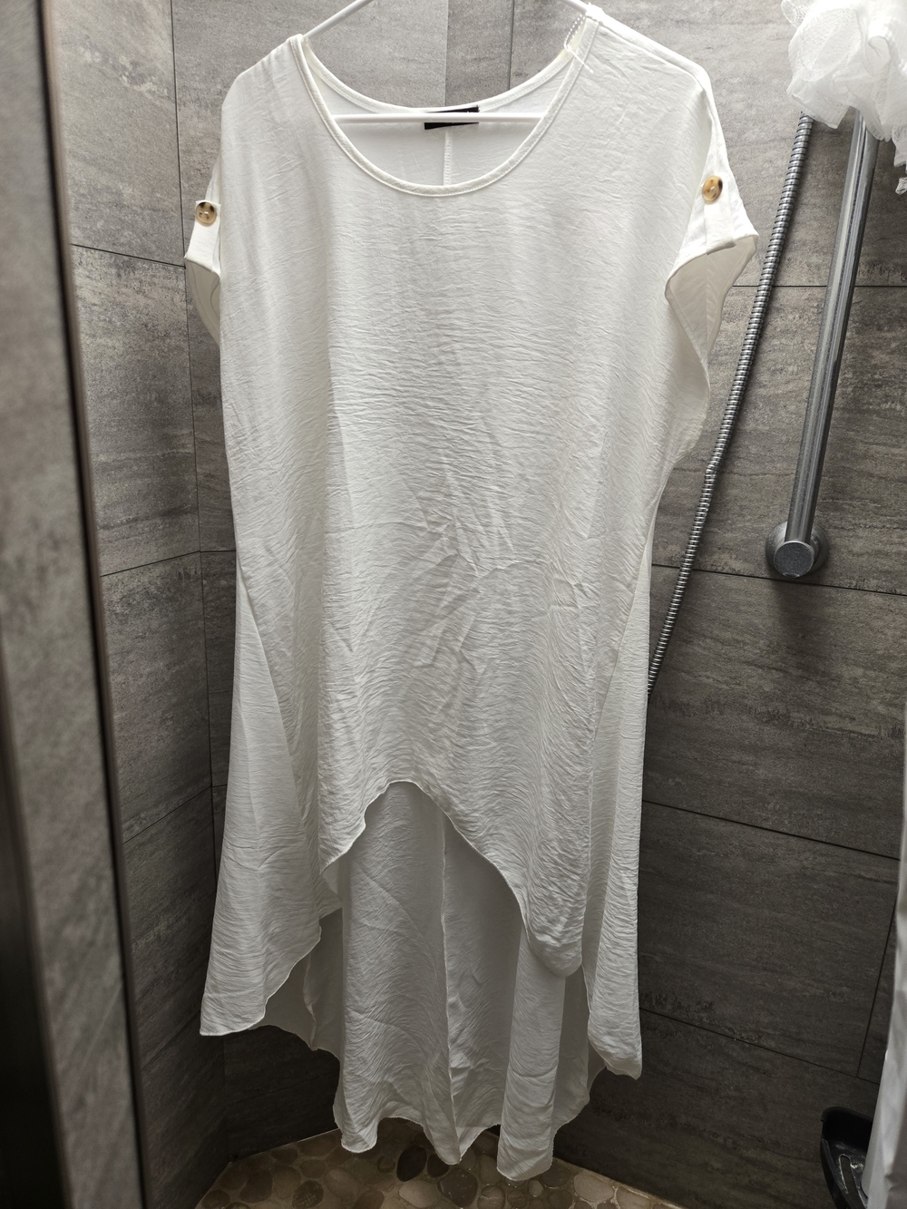 cha cha vente Cream High-Low Tunic with Button-Sleeve Detail